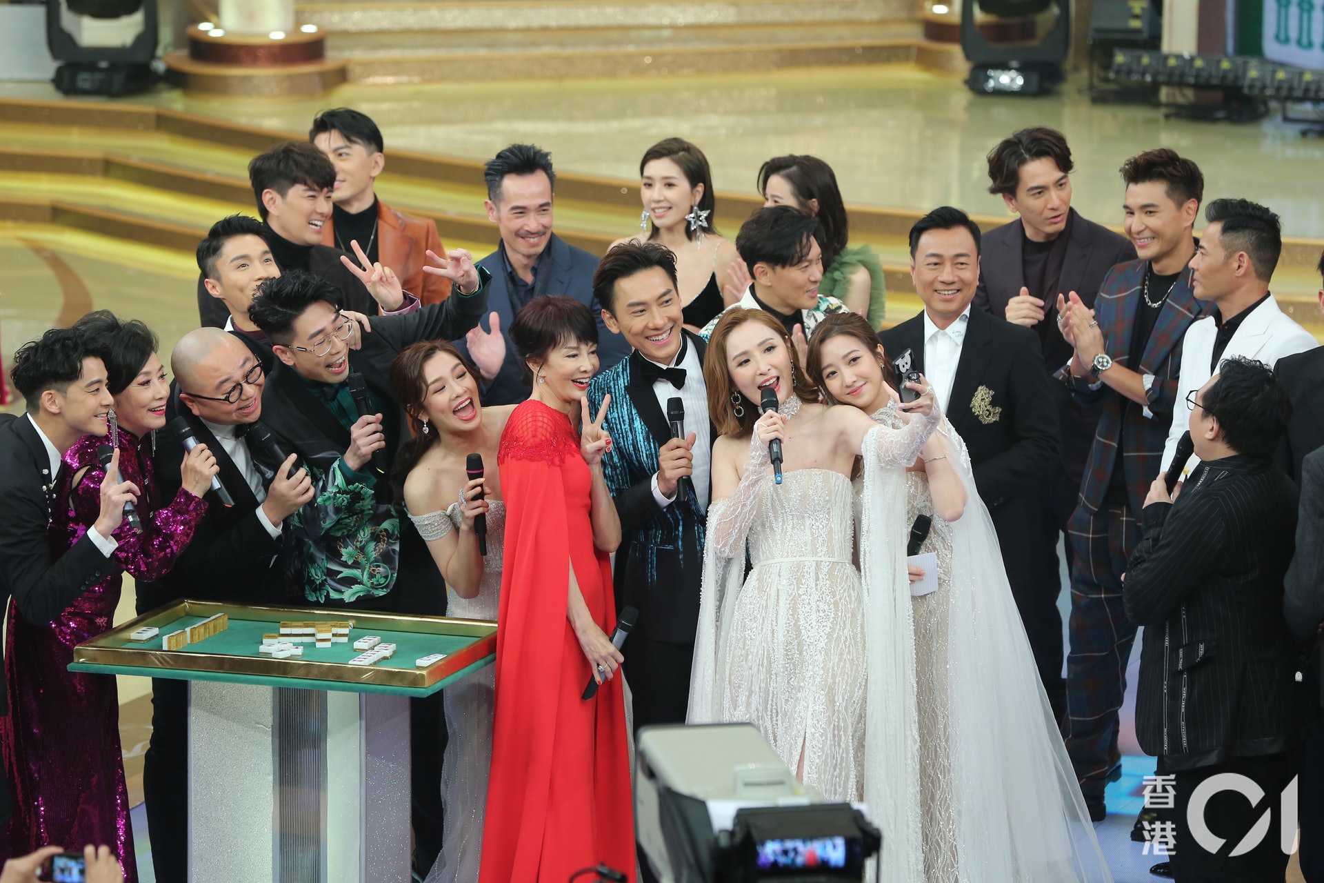 tvb台庆镜头外的艺人马国明汤洛雯牵手晒恩爱