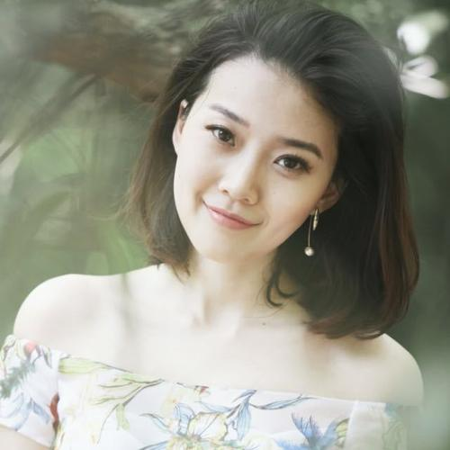 1,小时候就是节目主持人,长大后进入港闻组实习其实全荃是个标准的