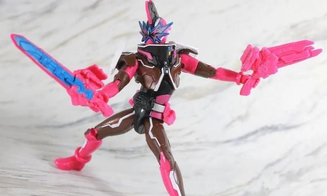 假面骑士slash化身rkf人偶,这回的它还能双持圣剑