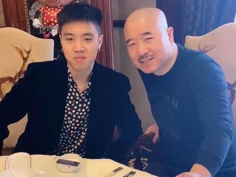 赵本山徒弟王小利小儿子正脸曝光,父子同款鼻子,长相遗传母亲