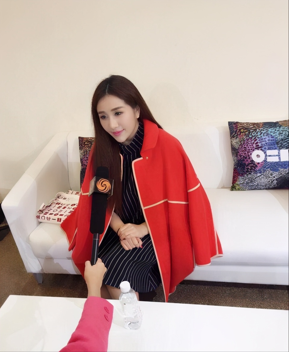 赌王的女儿何超盈的衣品好不管是什么类型的衣服都能驾驭