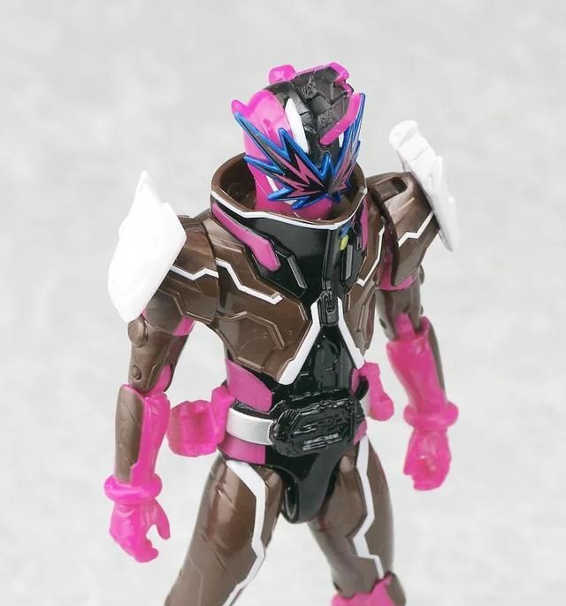 假面骑士slash化身rkf人偶,这回的它还能双持圣剑