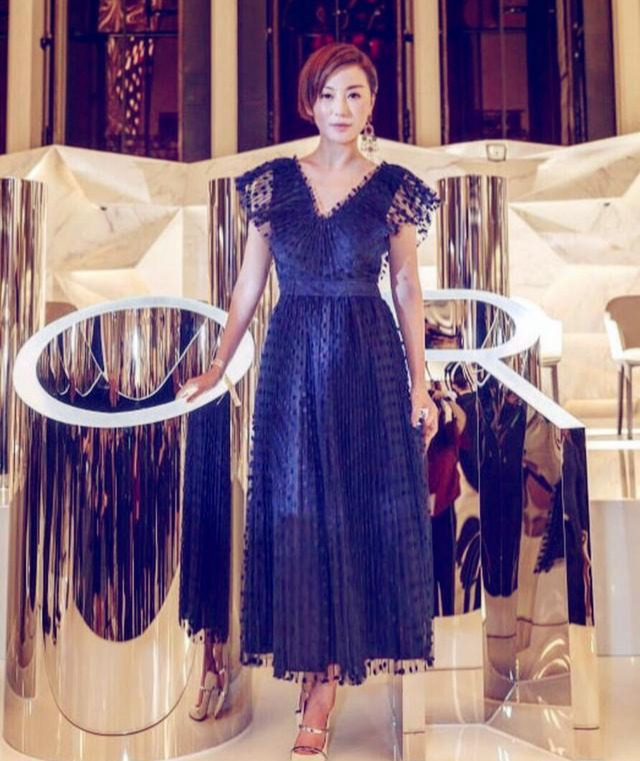 刘心悠的魅力真挺强的,这么难看的发型都能驾驭,看着不太丑