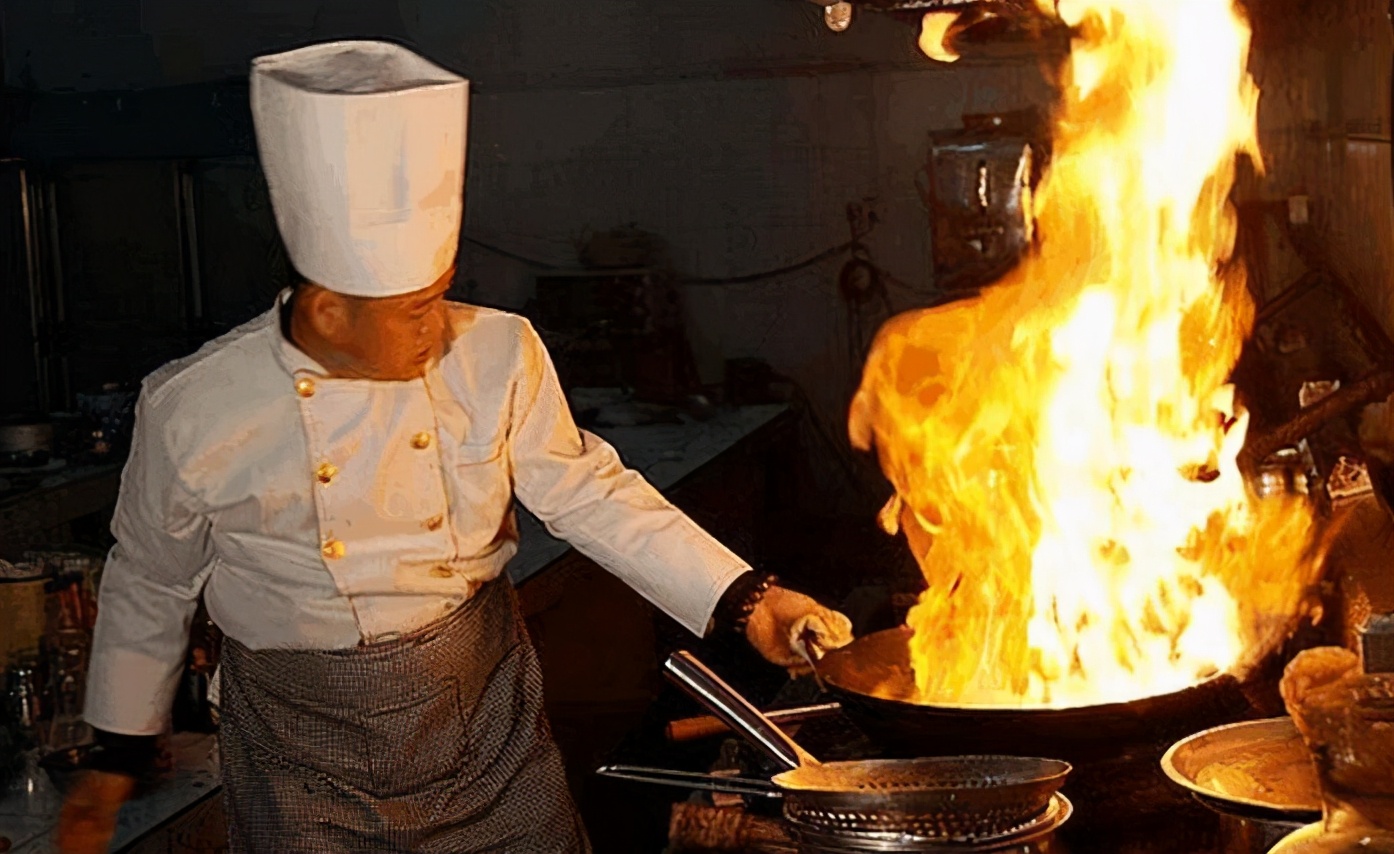 炒菜买哪种锅厨师长一直用它炒菜不粘利于健康价格还便宜