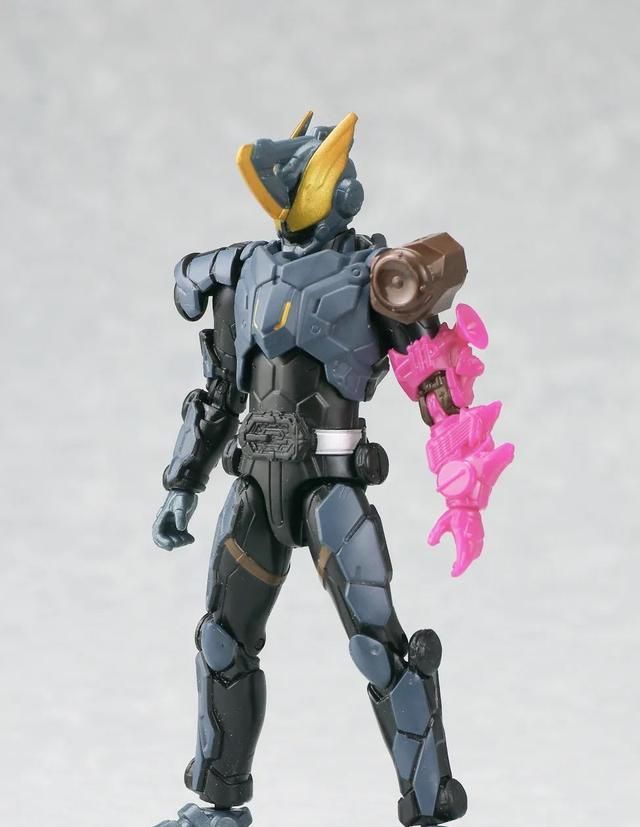 假面骑士slash化身rkf人偶,这回的它还能双持圣剑