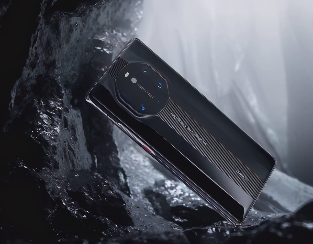 华为# 先看一看华为mate40 rs保时捷版评论. 来自勇火火 - 微博