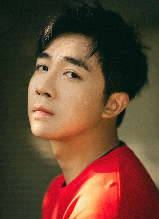 俞灏明"重修"成功,33岁嫩回少年模样,童年"端木磊"回归了