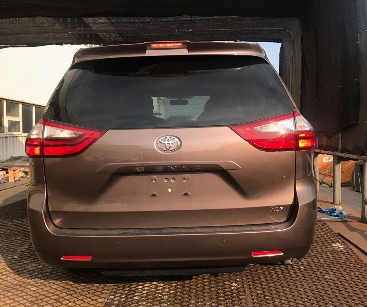 丰田家用mpv新标杆,空间不输埃尔法,6缸动力 四驱,真帅气