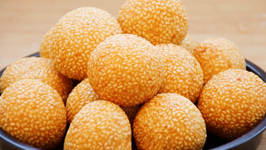 卖2元一个的麻圆自己在家做个个空心外面酥脆里面软糯香甜