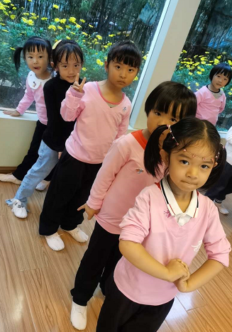 爱琪幼儿园备战第六届"金孔雀"杯少儿舞蹈电视大赛