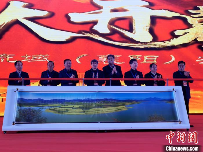     第六届汉江流域农业博览会开幕式现场　胡传林　摄