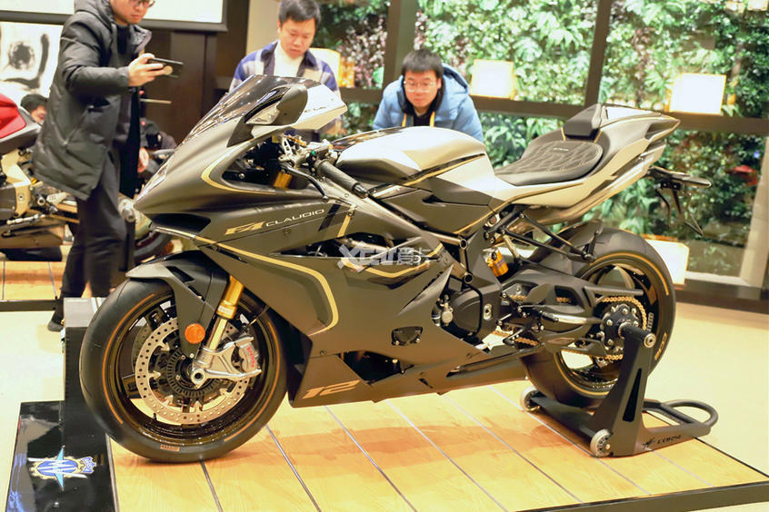 阿古斯塔限量摩托车交付售价超过百万
