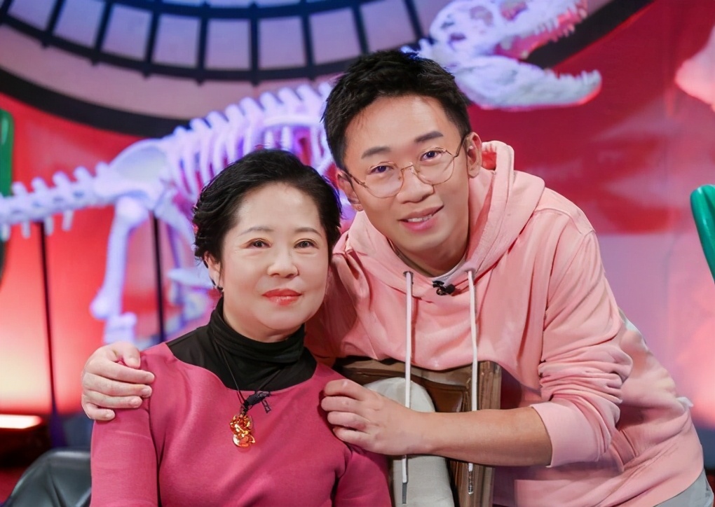 遗传是个玄学!刘亦菲刘诗诗遗传妈妈美貌,看到杨迪和妈妈我方了