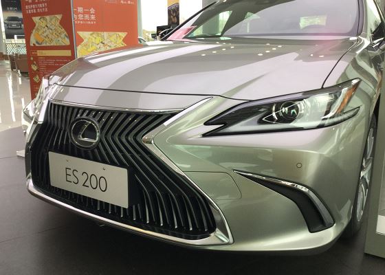 雷克萨斯赢了轴距2870mm多层隔音玻璃配10喇叭油耗57l