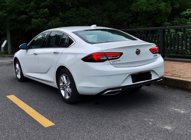 13万元买辆19款丐版别克君威新车,表显8公里,座椅有点褶皱