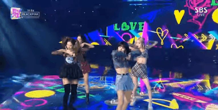 从出道到现在 Blackpink的服装 是不是变得越来越少呢 服装 穿着 衣服 新浪新闻