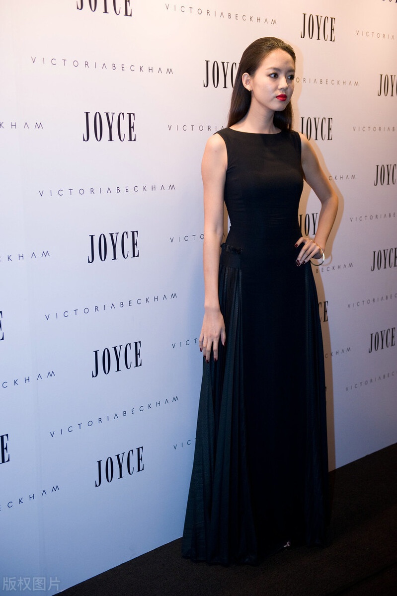 张梓琳这身搭配真的很养眼