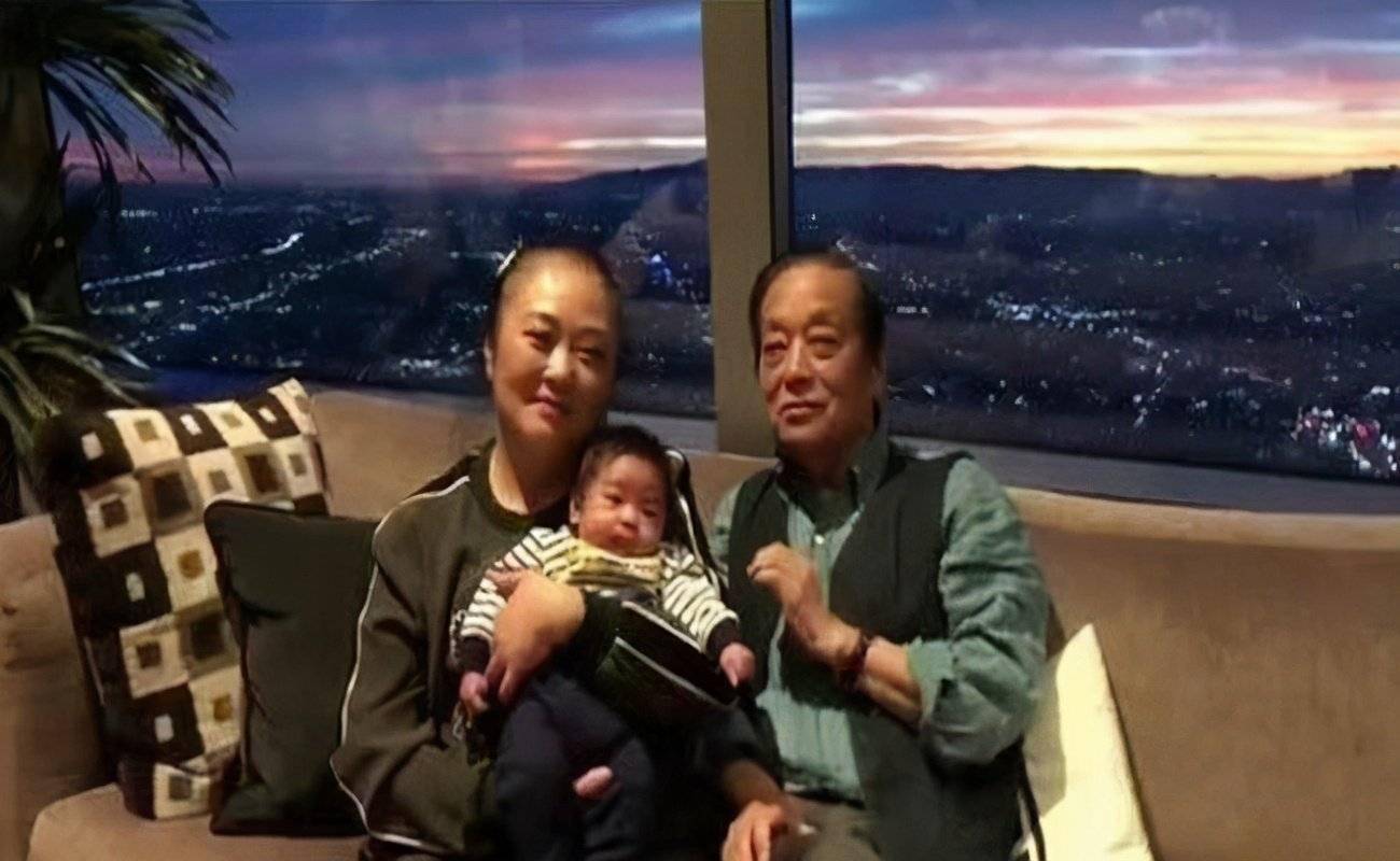 81岁老艺术家刘诗昆再当爸45岁娇妻产女打破赌王记录