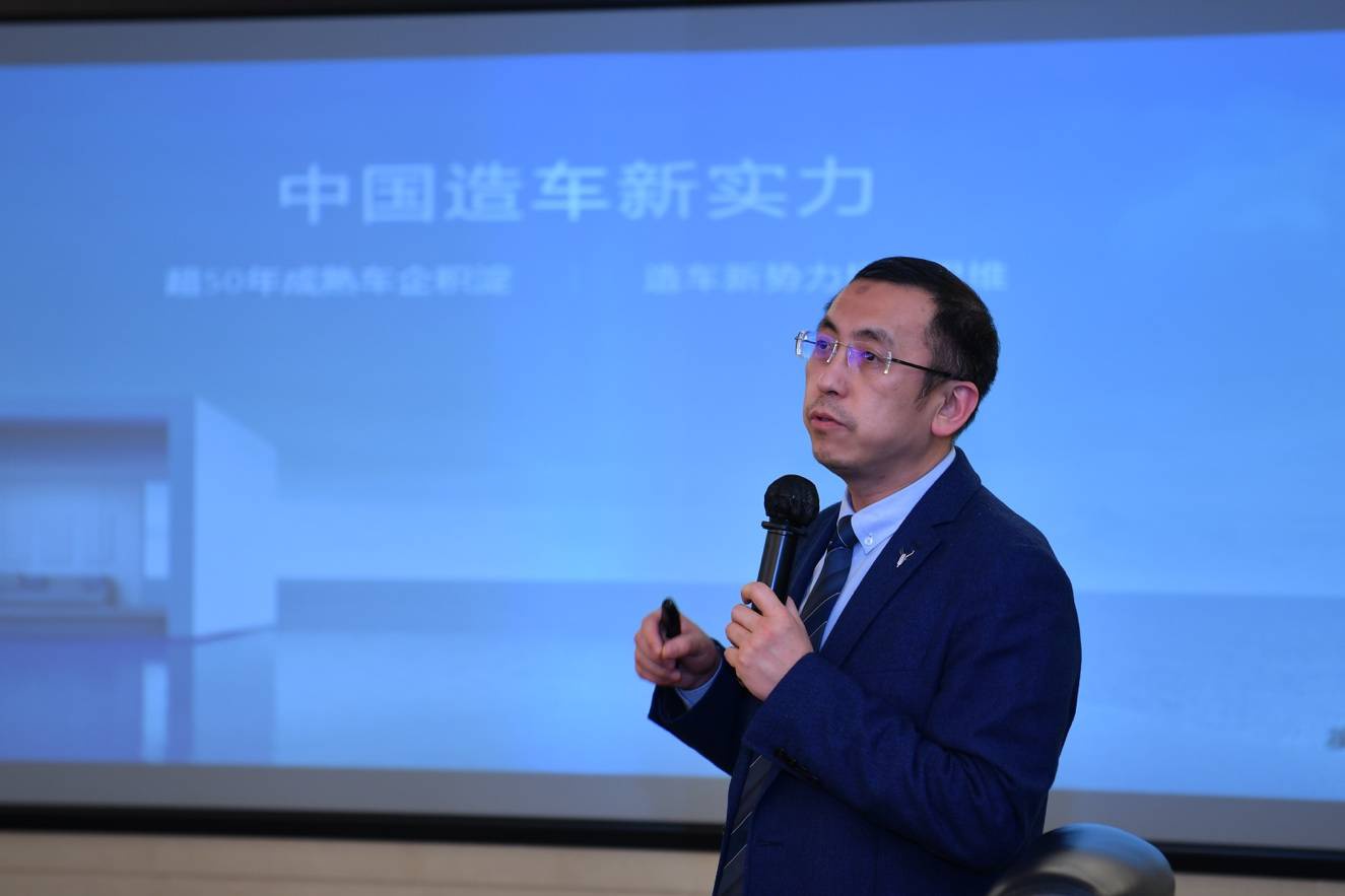 卢放介绍岚图汽车在高端电动车领域的优势