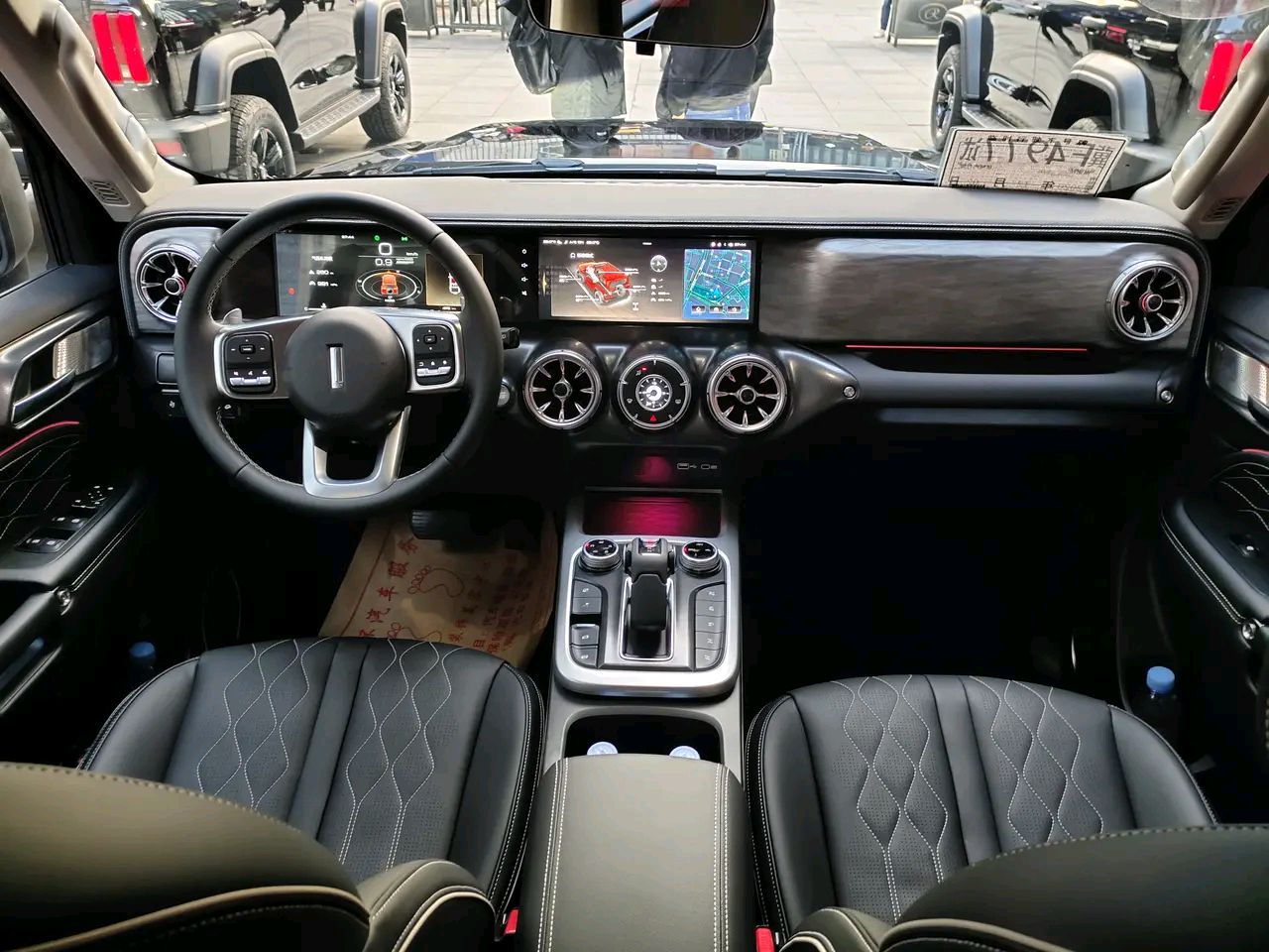 首批坦克300实车到店,预售17.58万,霸气不输新款牧马人