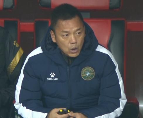 1-0!卓尔总比分3-2惊险保级,韩国裁判吹点引争议,绿城无缘冲超