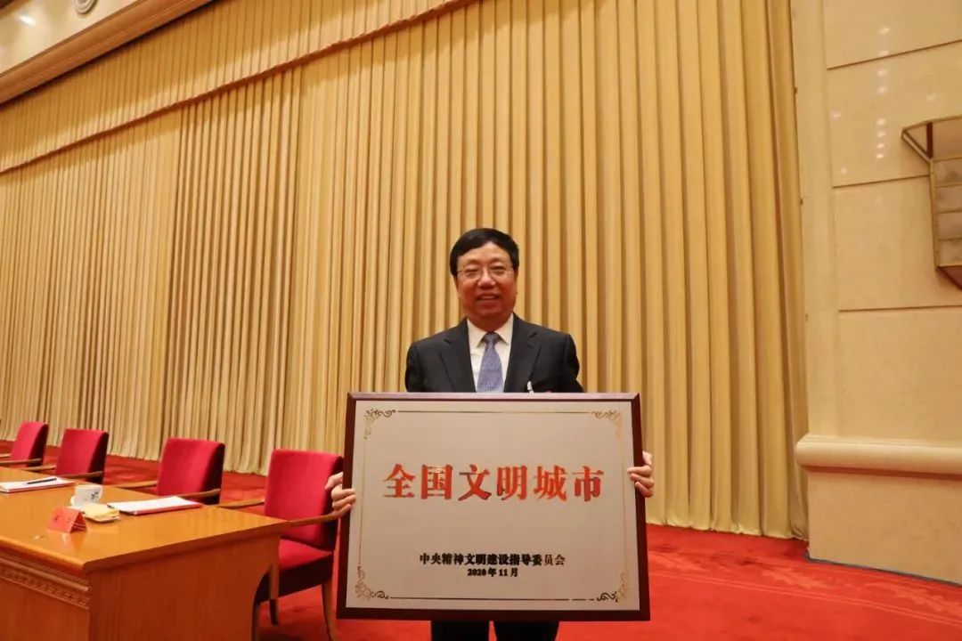 新闻回看聚焦 刚刚,桂林捧回"全国文明城市"奖牌 北流市