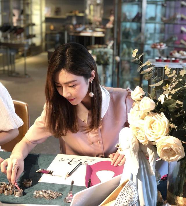 创二代来啦逆势扩张90后美女二代在危机中踏浪前行还开了6家新门店