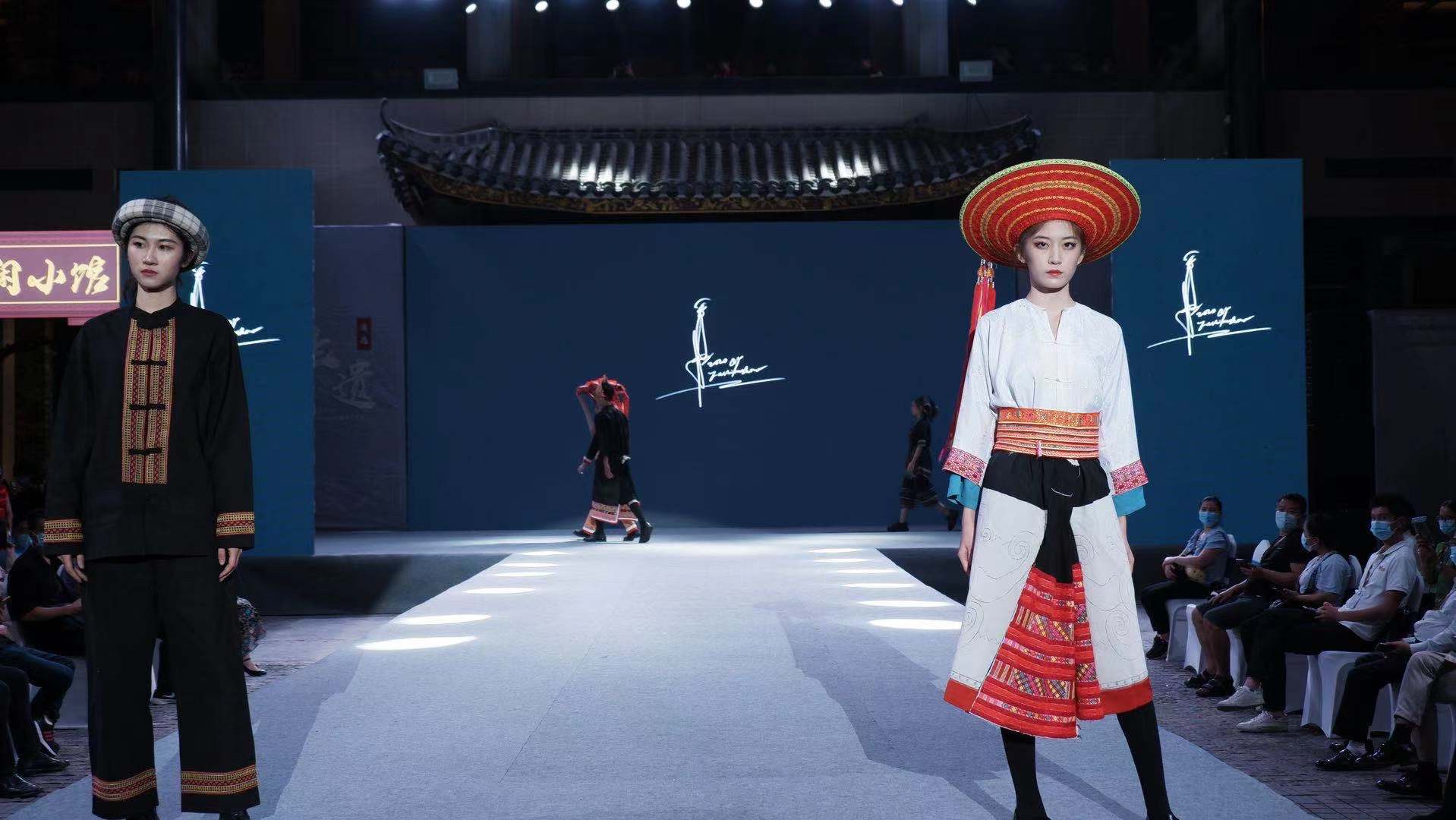 第二届清远非遗季系列活动之广东·清远民族服饰t台秀凸显亮色