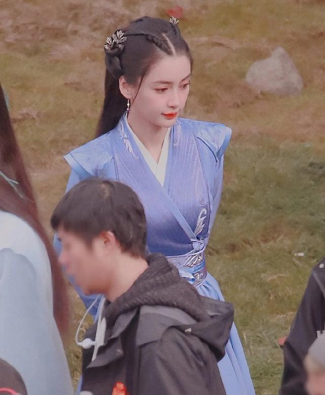 《尘缘》路透,baby紫色古装好惊艳,大步流星侠女气息很强