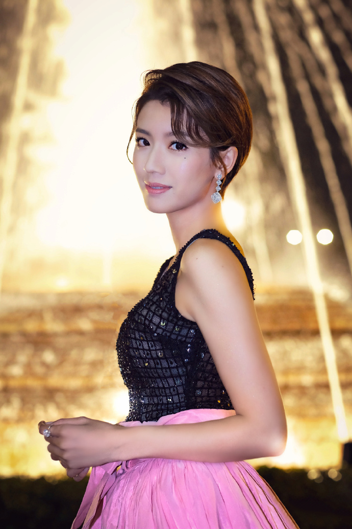 相恋8年婚讯无期,tvb花旦拒借绯闻上位,勤工作离视后一步之遥|黄智雯