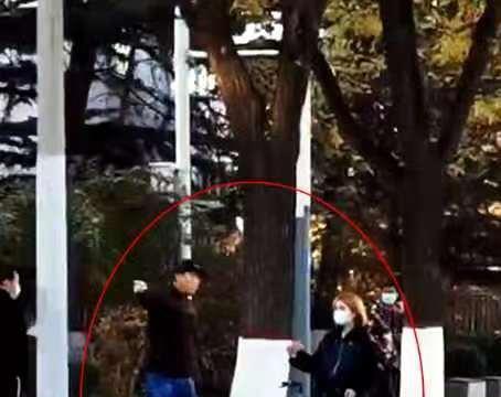 保定街头热血一幕:女子手机被偷走,男子路见不平帮追回休闲区蓝鸢梦想 - Www.slyday.coM 保定街头热血一幕:女子手机被偷走,男子路见不平帮追回休闲区蓝鸢梦想 - Www.slyday.coM