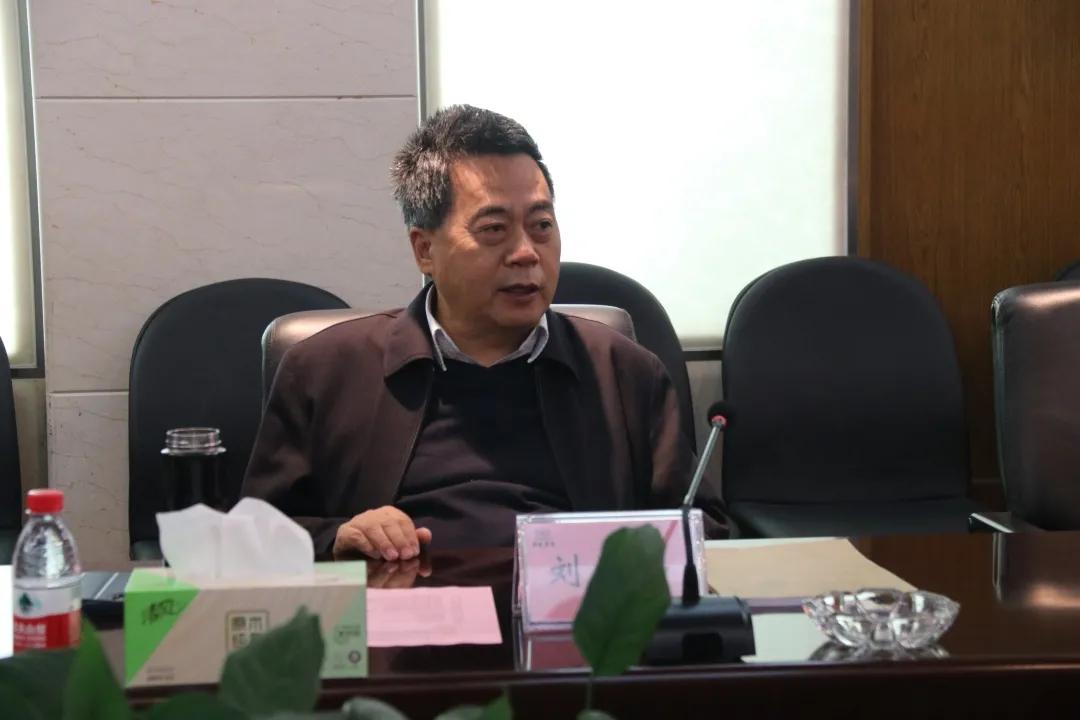 郑孝刚对聚能集团与汉马科技集团的深入合作表示大力