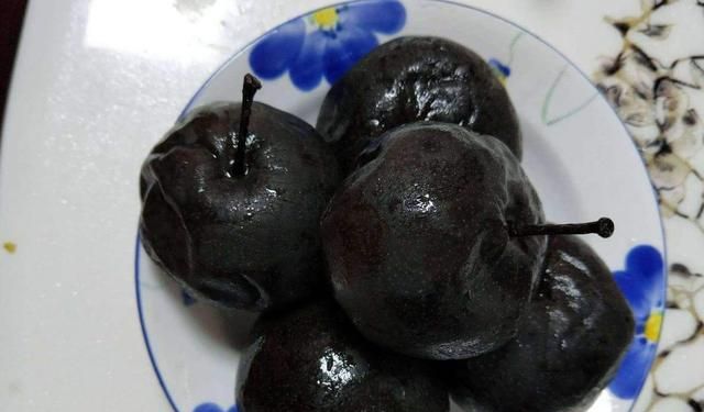 小伙网购东北冻梨,试吃后表示很失望,看到吃法后东北人已笑趴休闲区蓝鸢梦想 - Www.slyday.coM