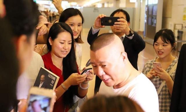德云社的李鹤东刚把收的现金捐了秦霄贤随即表示只收粉丝信件
