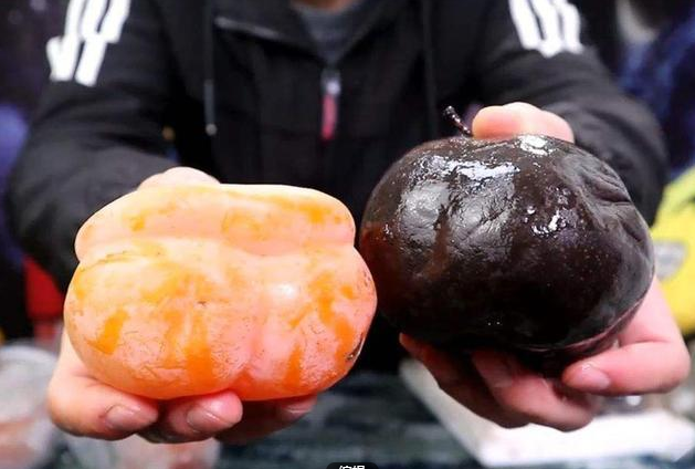 小伙网购东北“冻梨”,品尝过后太难吃,看到吃法后笑趴了!休闲区蓝鸢梦想 - Www.slyday.coM 小伙网购东北“冻梨”,品尝过后太难吃,看到吃法后笑趴了!休闲区蓝鸢梦想 - Www.slyday.coM