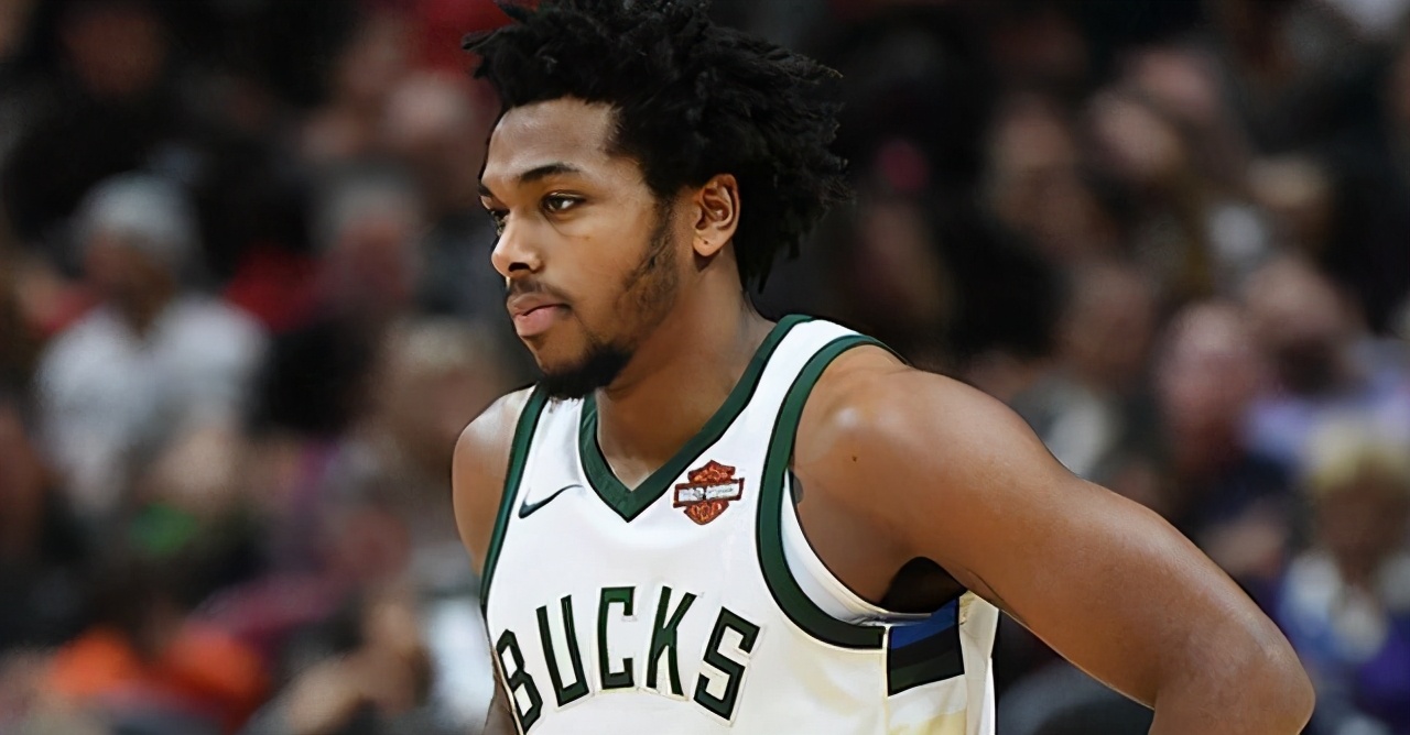 斯特林-布朗和火箭达成一年合同,2019-20赛季,布朗为雄鹿出战52场常规