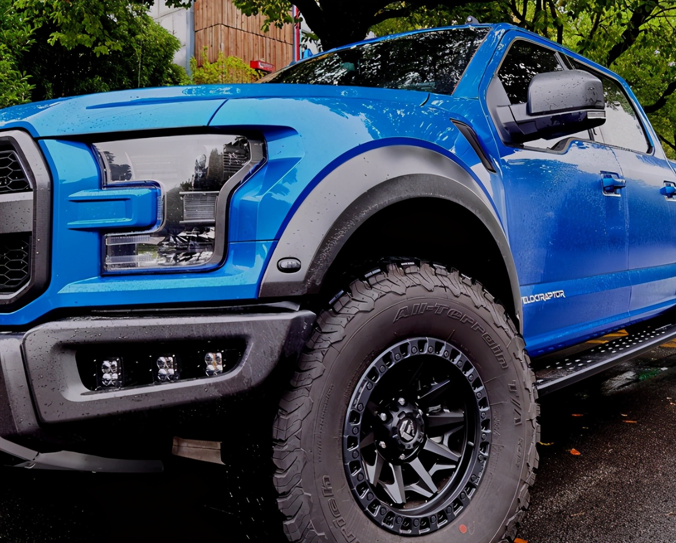 992米,不过福特f250,f350,f450,f550,f650的车身尺寸更大,而且福特