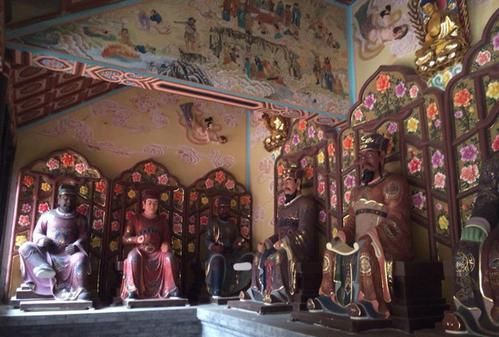 吴道子最为出色的是宗教画和人物画.