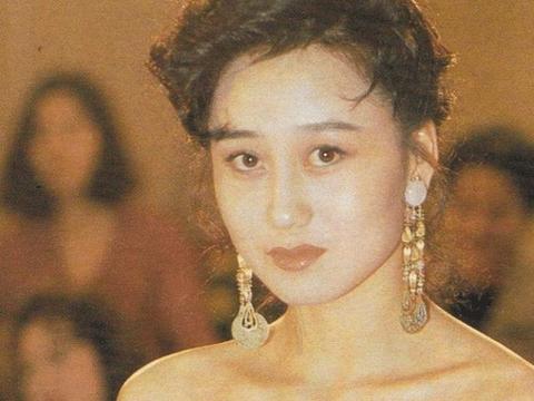 即将成为赌王五太的利智,为什么突然嫁给了李连杰?