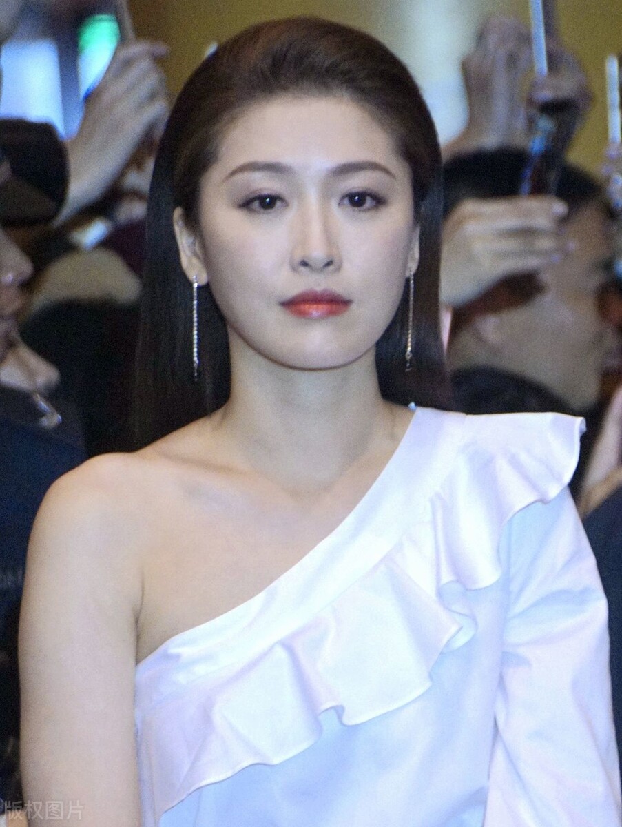 周丽淇那么美气质越来越漂亮了