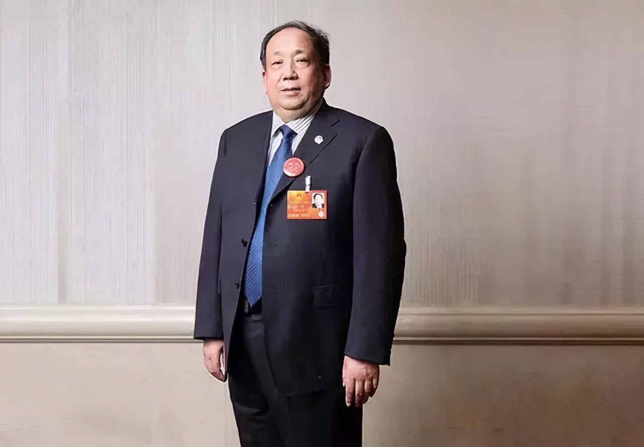 事实上,1949年出生的安康,曾凭借于此多次占据河南首富宝座,而其领导