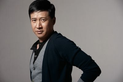 正文  张国强的前妻是一个话剧演员,在结婚之后一直都对没有名气的