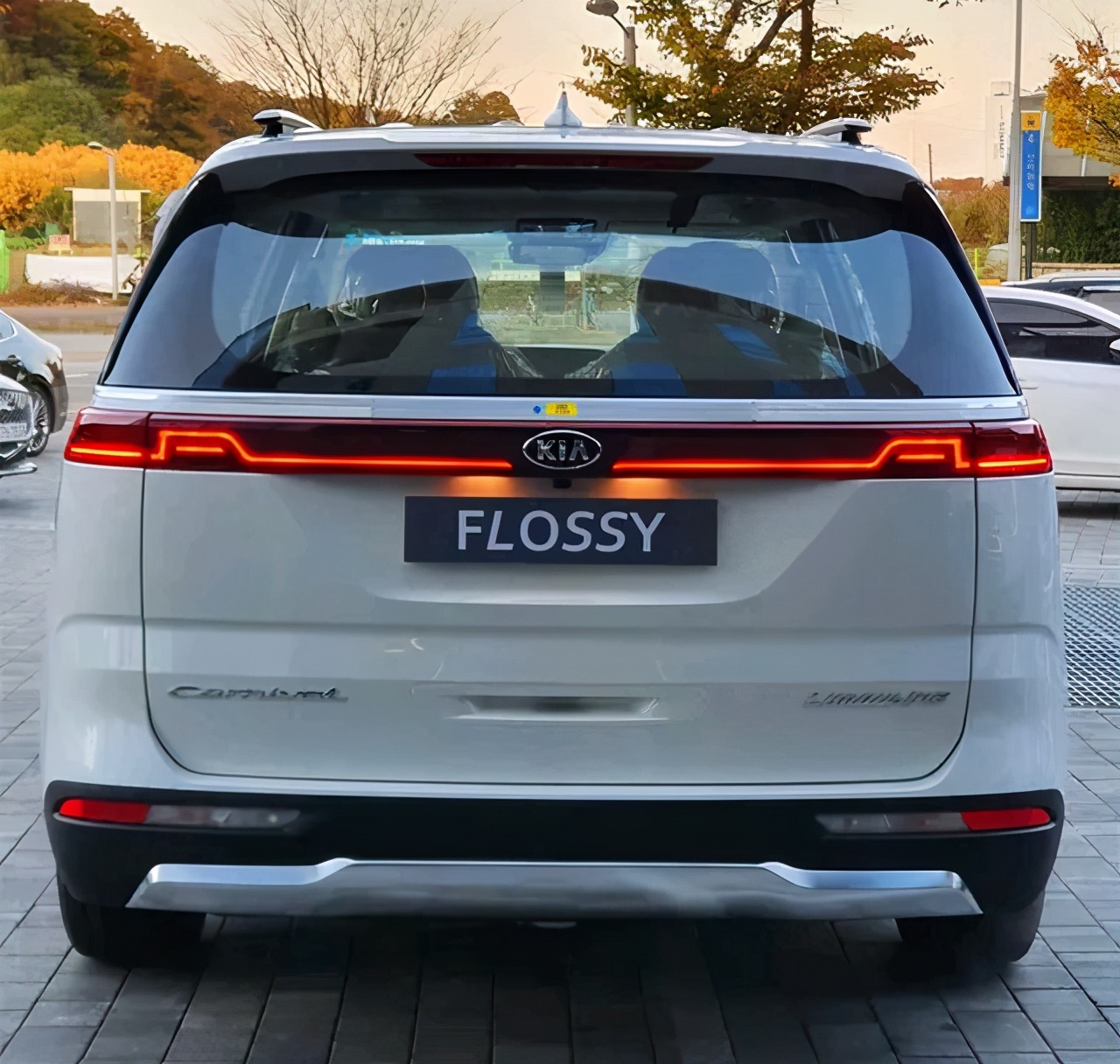 又一高颜值mpv来袭,电动门 七座,气场不输埃尔法,真霸气