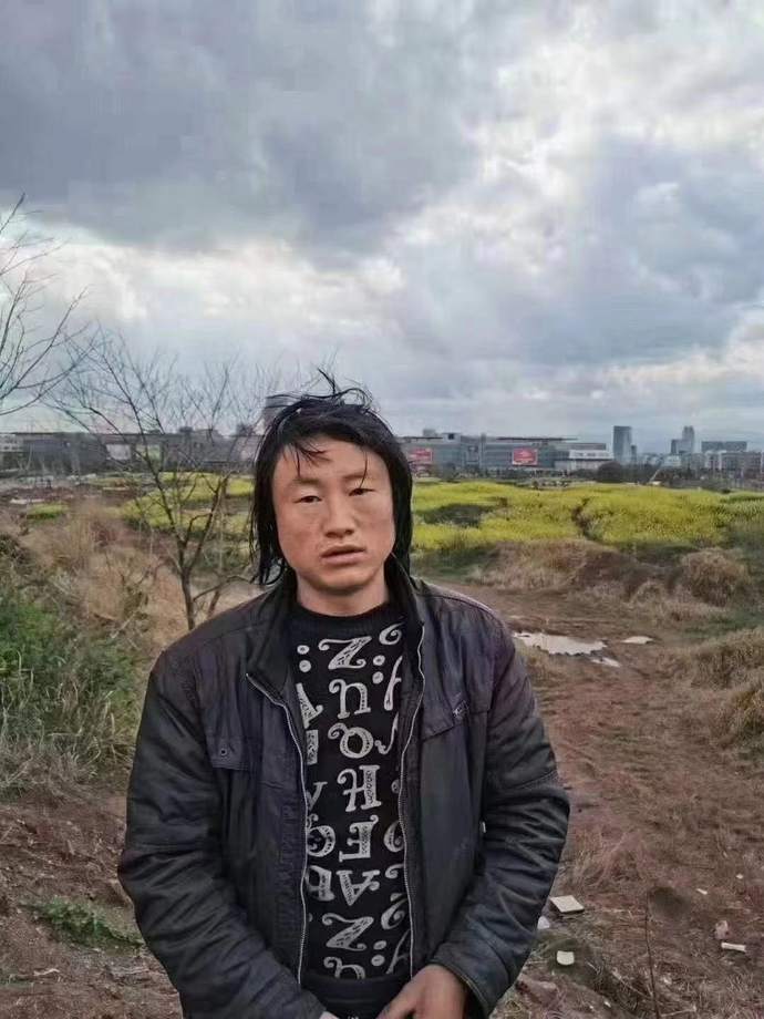 浙江人,看到这两人请立即报警