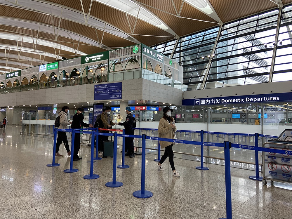 多图直击浦东机场旅客们体验如何工作人员们在忙什么