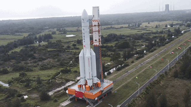 图1 火箭垂直转运