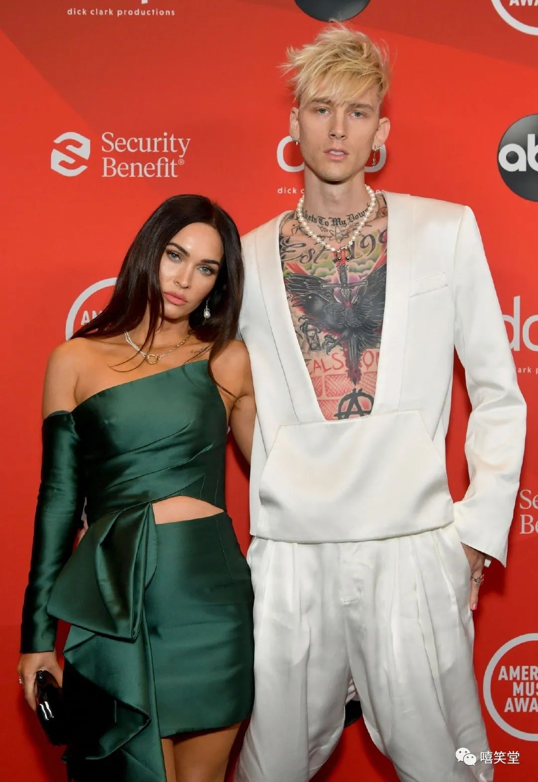 mgk与梅根福克斯参加americanmusicawards全美音乐奖