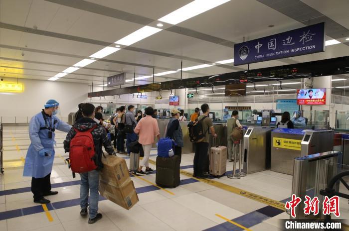 "回港易"计划实施首日 深圳湾口岸名额基本约满