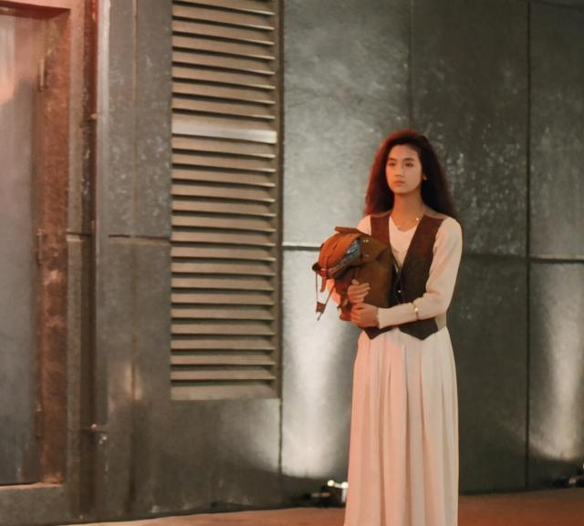 天若有情巅峰期的刘德华和吴倩莲多图详解30年前的审美