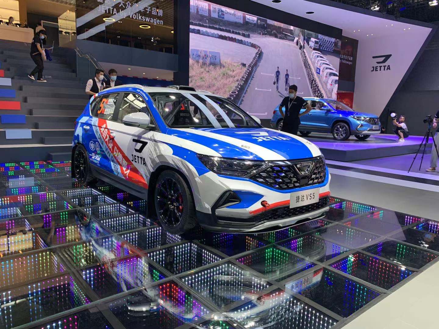 捷达vs5改装赛车基于现款捷达vs5打造,外观基本保留了vs5的原貌,加入